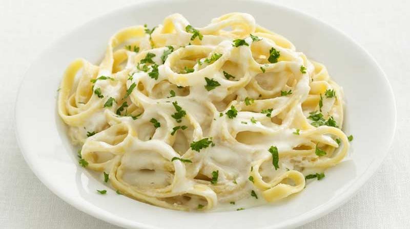 receta-Fettuccine-Alfredo-nj6q7ciy9pgcec2zufe72yl411foubbg3cb36khw8w